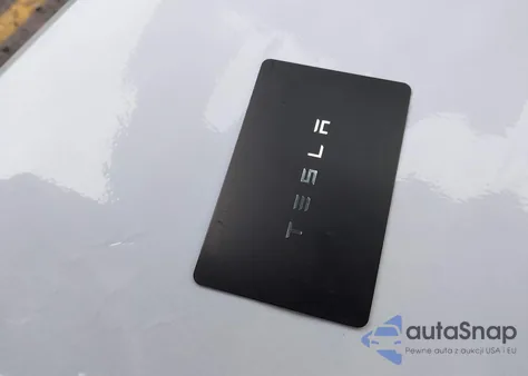 2026 Tesla Model Y Long Range Dual Motor All-Wheel Drive/Long Range Launch Series z USA, uszkodzony, nr VIN 7SAYGDEE9TF349208